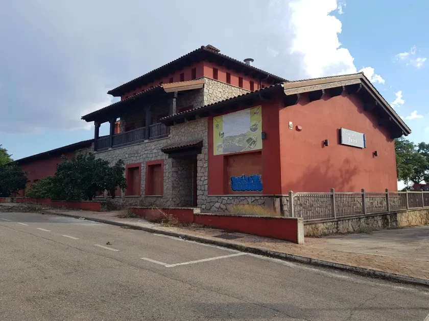 Välivaade - Restaurant for Renovation in Santibáñez el Alto