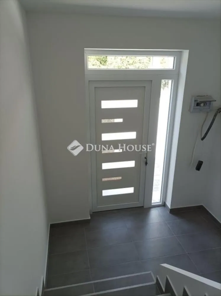 Entrée - Modern Flat with Balcony in Budapest 16th District