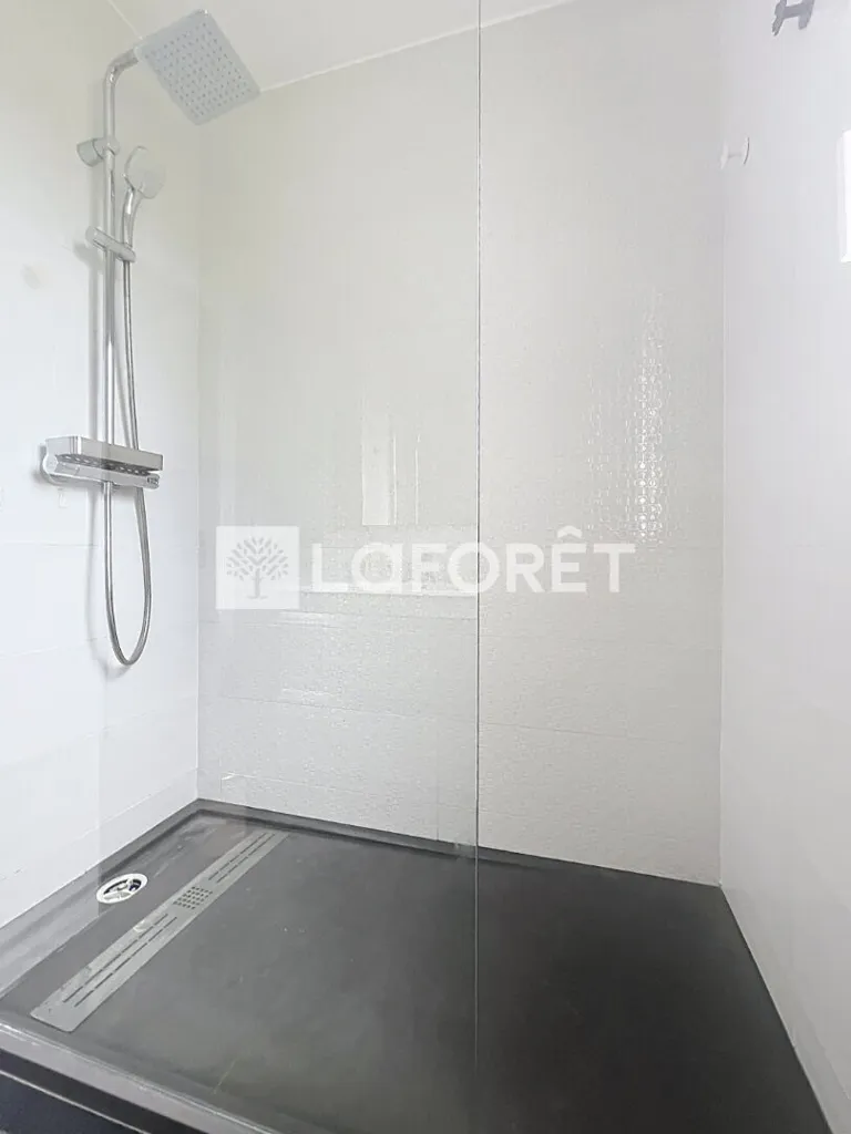 Badezimmer - Maisonette with South-West Terrace in Le Pecq