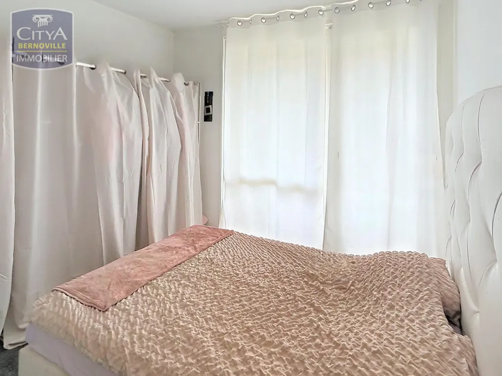 Magamistoad - Four-Bedroom Flat with Balcony in Saint-Quentin