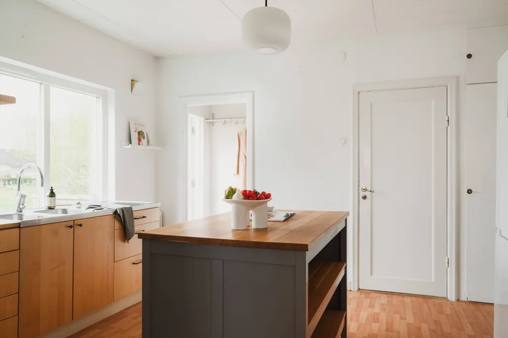 Köök - Villa with Renovation Potential in Lilla Beddinge