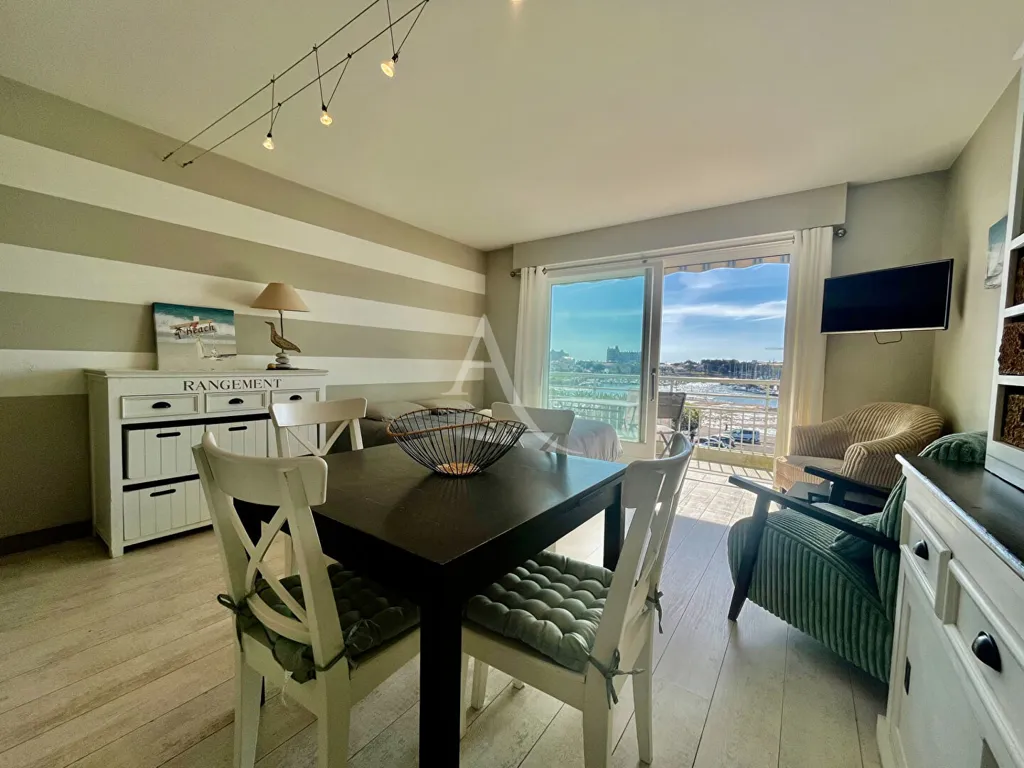 Söögituba - Studio with River View in Saint-Gilles-Croix-de-Vie