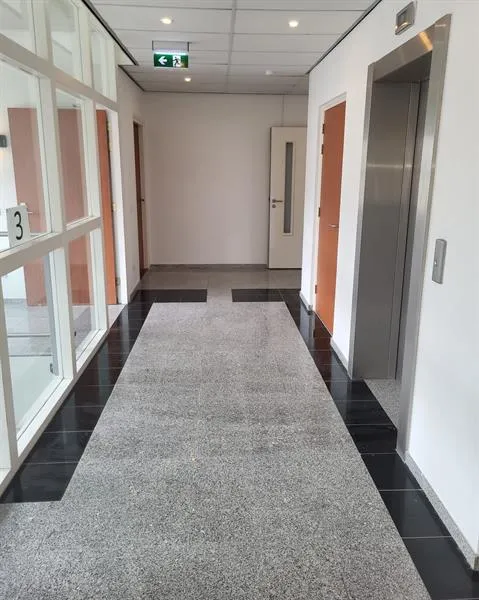Esik - Furnished Student Rooms with Bath in Amsterdam