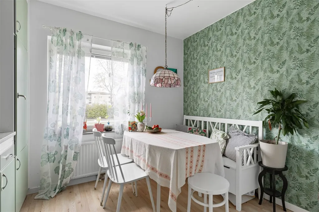 Söögituba - Apartment with Glazed Balcony in Bellman
