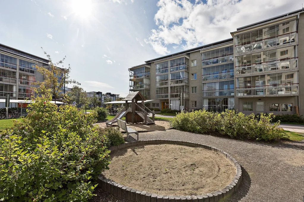 Aed - Apartment with South-Facing Balcony in Umeå