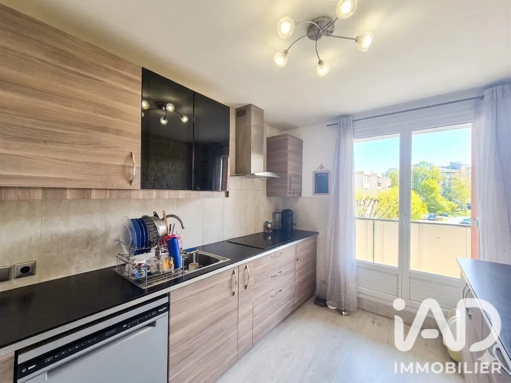 Cuisine - Appartement avec Balcon dans Résidence Fermée à Brou-sur-Chantereine
