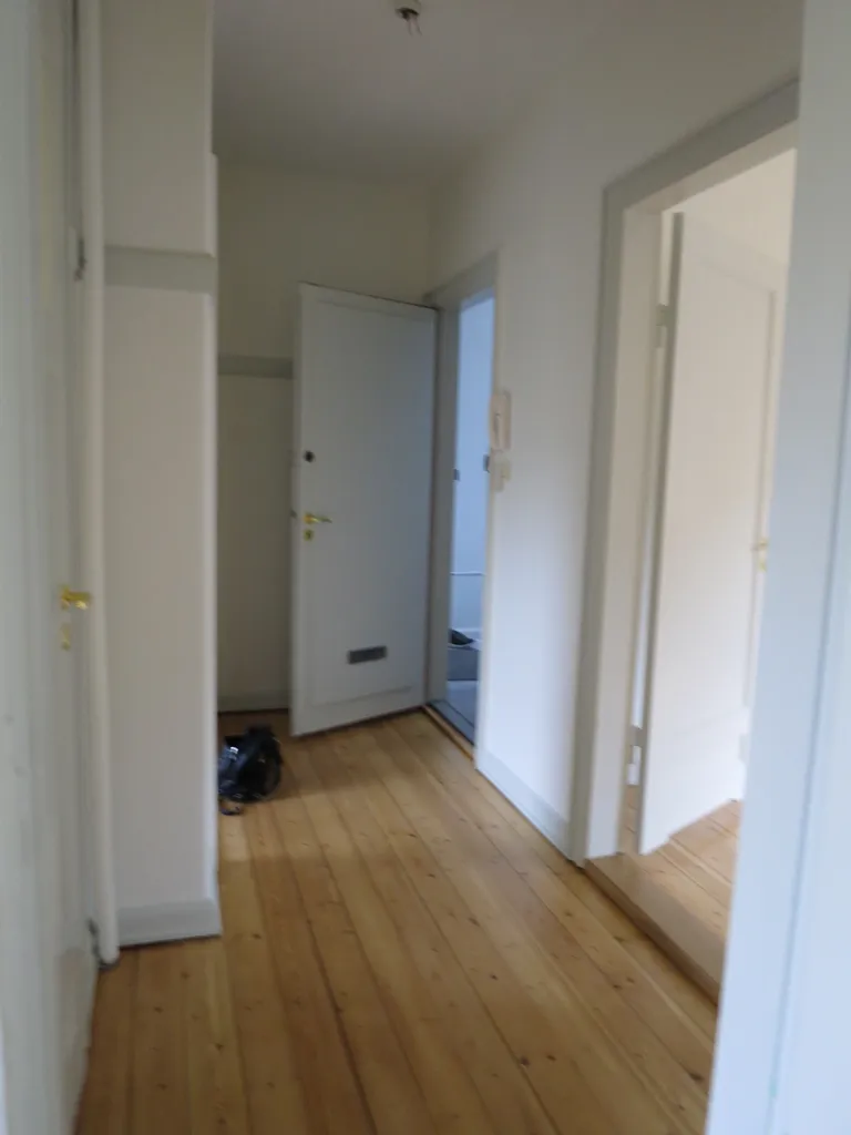 Esik - Renovated 2-Bedroom Flat with Balcony in Odense C