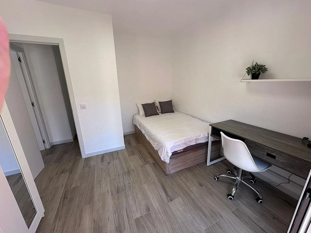 Chambres - Student-Friendly Flat with Terrace in Moncada