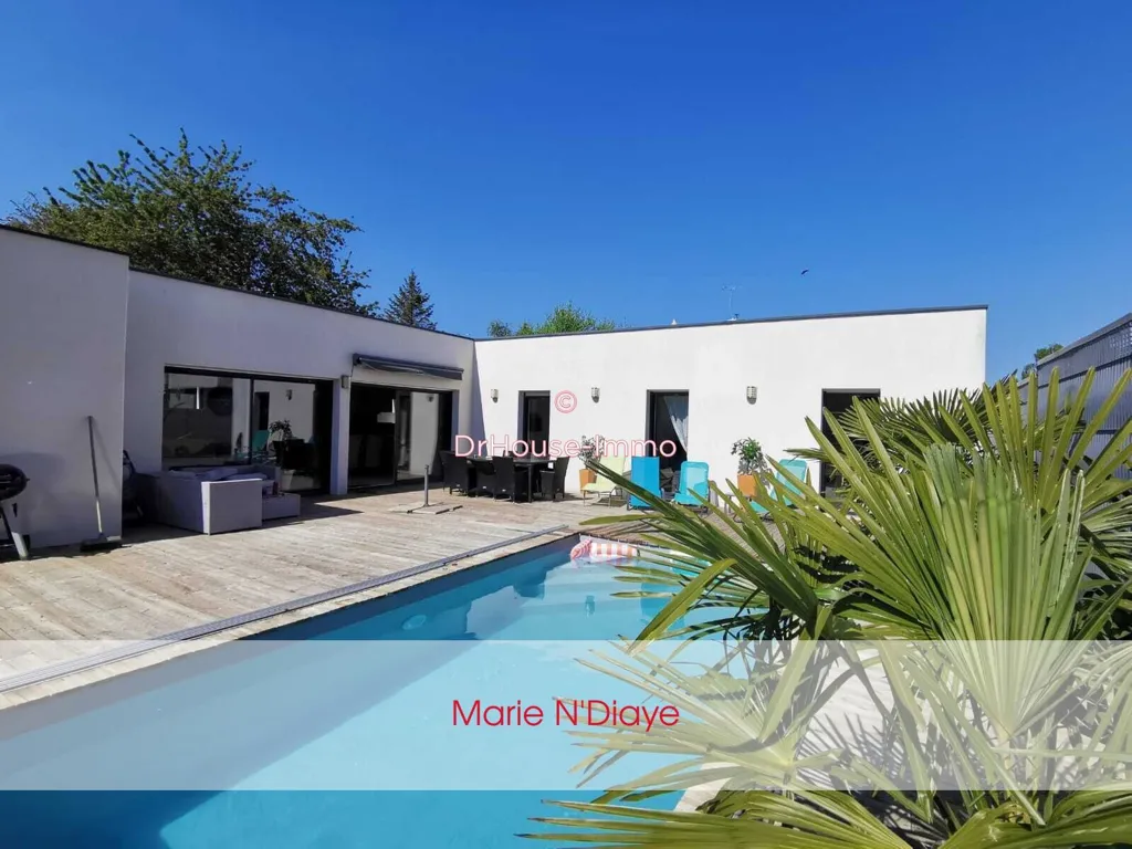 Bassein - House with Pool in Ploufragan