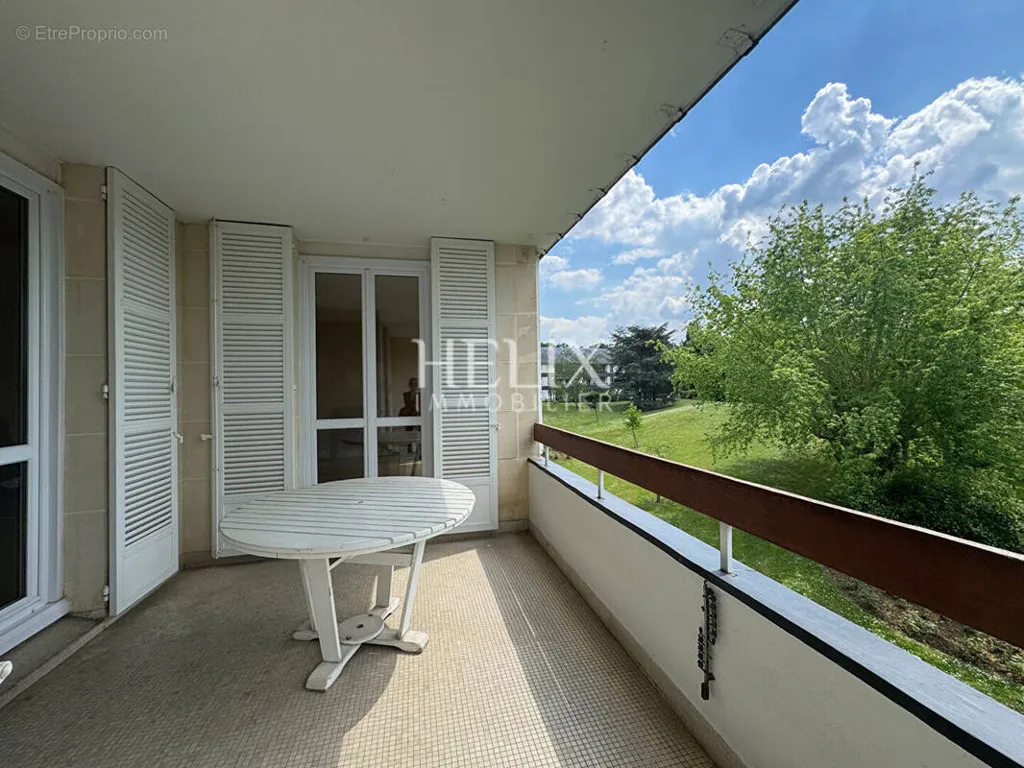 Balcone - Spacious Apartment with Balcony in Louveciennes