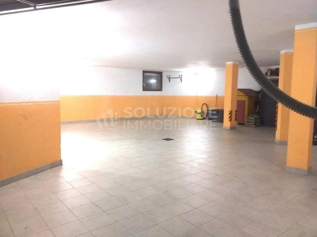 Garage - Luxury Villa with Private Garden in Foresto Sparso