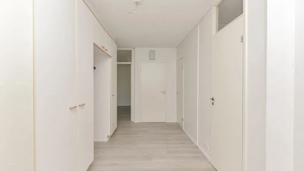 Esik - Spacious Apartment with Balcony in Mikkola, Vantaa