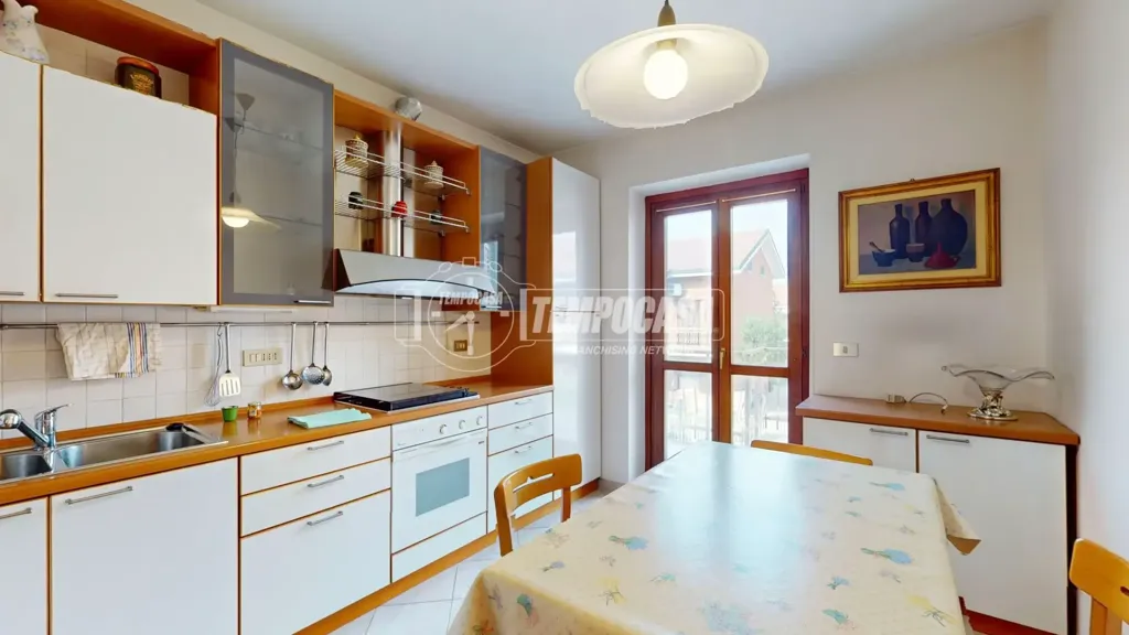 Köök - Spacious Apartment with Balcony in La Loggia