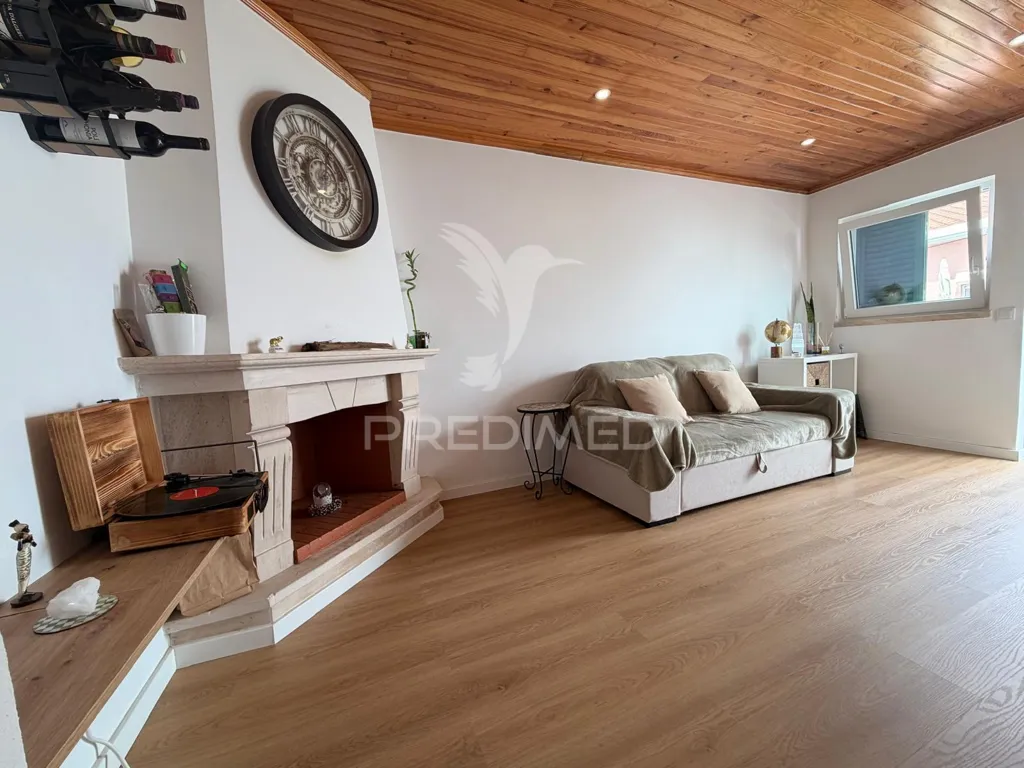Séjour - Renovated T2 House in Quinta do Anjo Centre