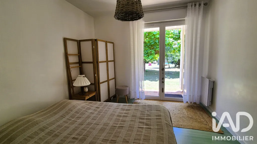 Chambres - Maison avec Piscine et Jardin à Sauveterre-de-Guyenne