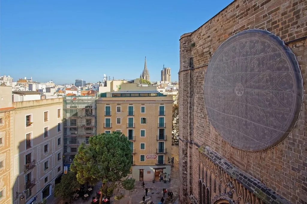 Rõdu - Luxury Apartment with Courtyard in Gothic Quarter