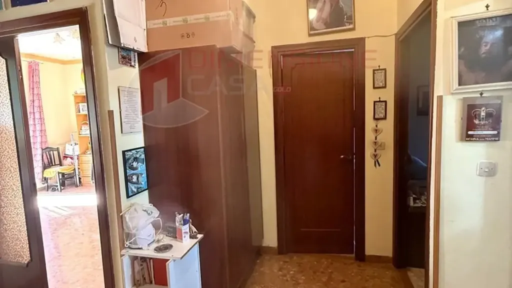 Entrée - Three-Bedroom Apartment with Balcony in Rome