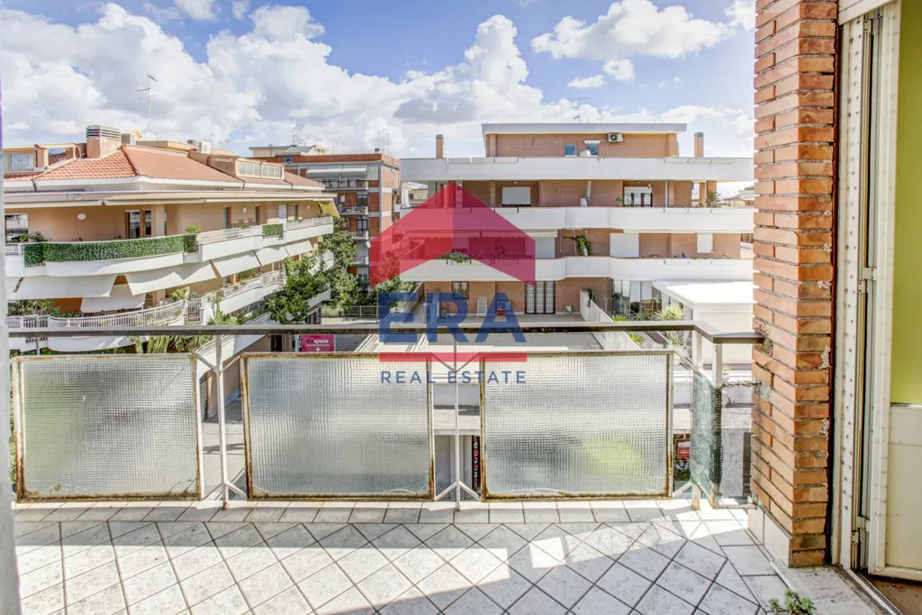 Balcon - Apartment to Renovate in Central Pomezia
