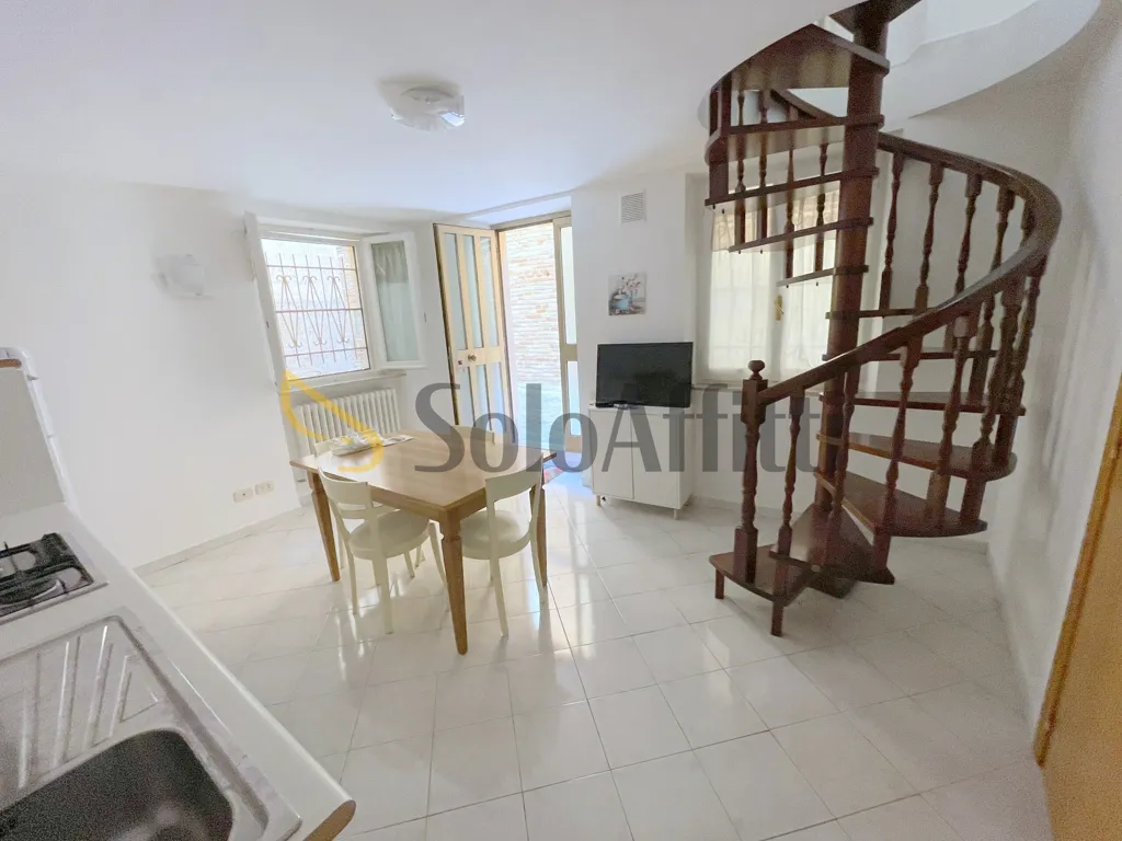 Elutuba - Furnished Triplex near Piazza Dante, Osimo