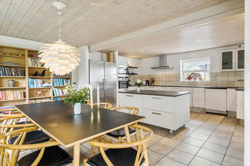 6-toaline maja asukohas Hals