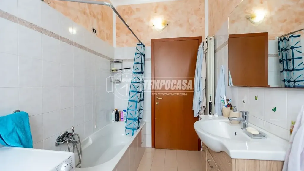 Vannitoad - Spacious Trilocale with Parking in Brescia