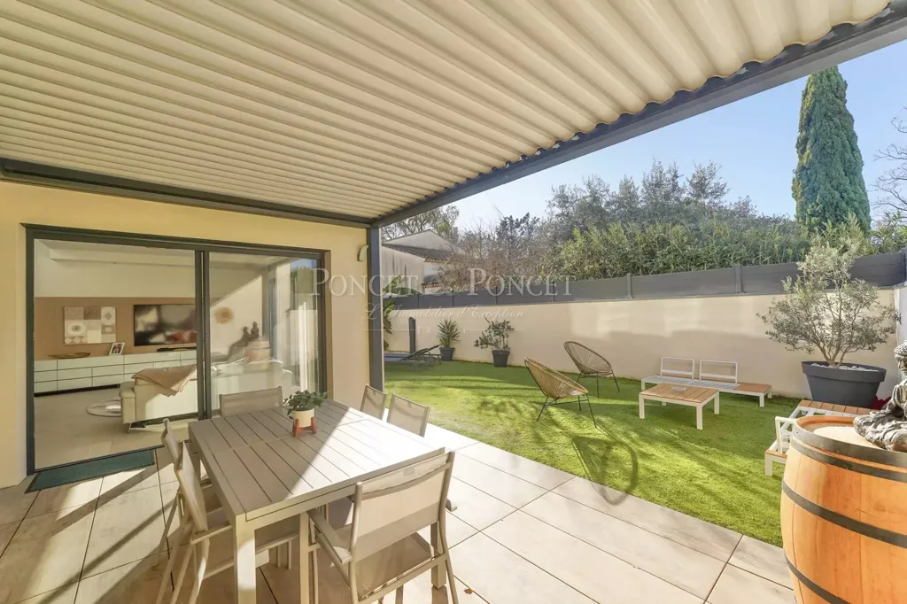 Terrasse - Villa Contemporaine avec Piscine à Lattes