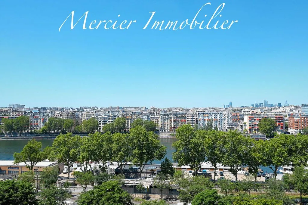 Appartement d'Angle avec Vue Panoramique sur Seine à Paris