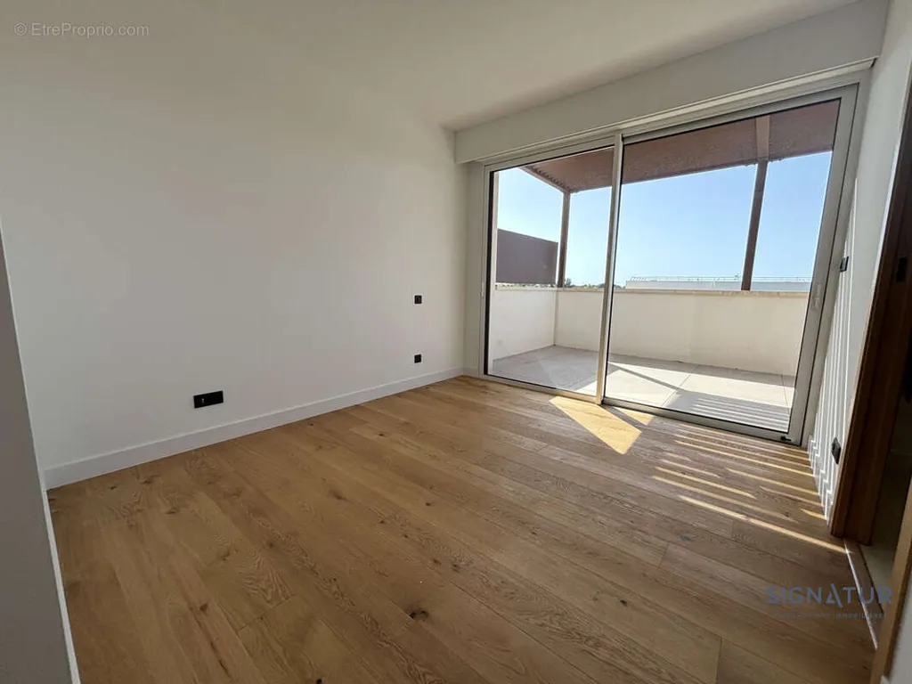 Toad - High-End Apartment with Terrace in Castries