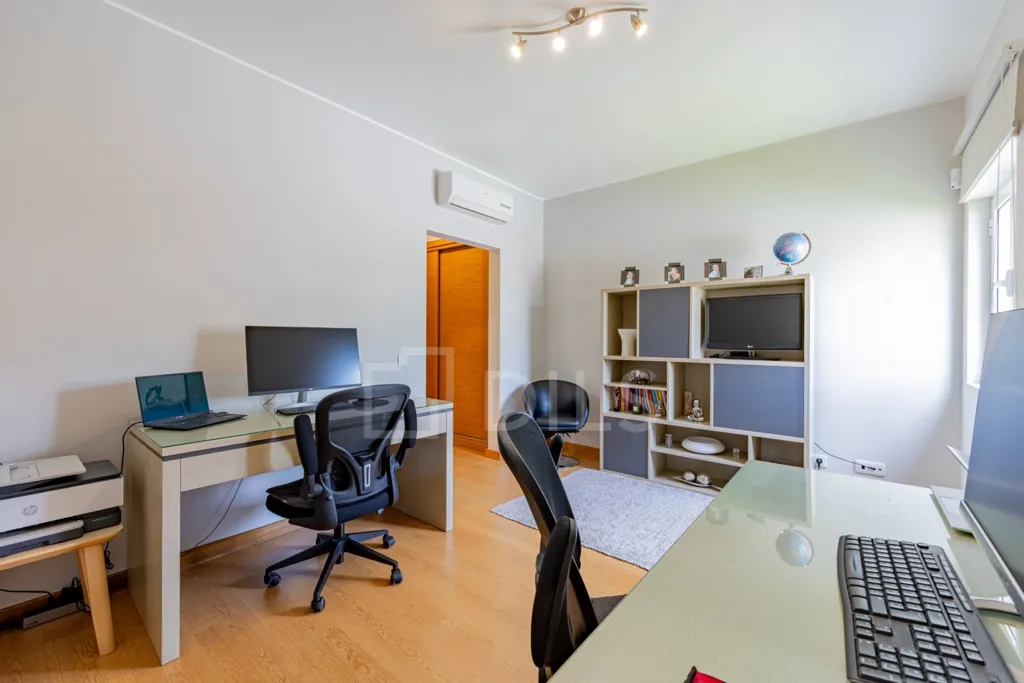Bureau - Modern Villa with Private Terrace in Vilamoura