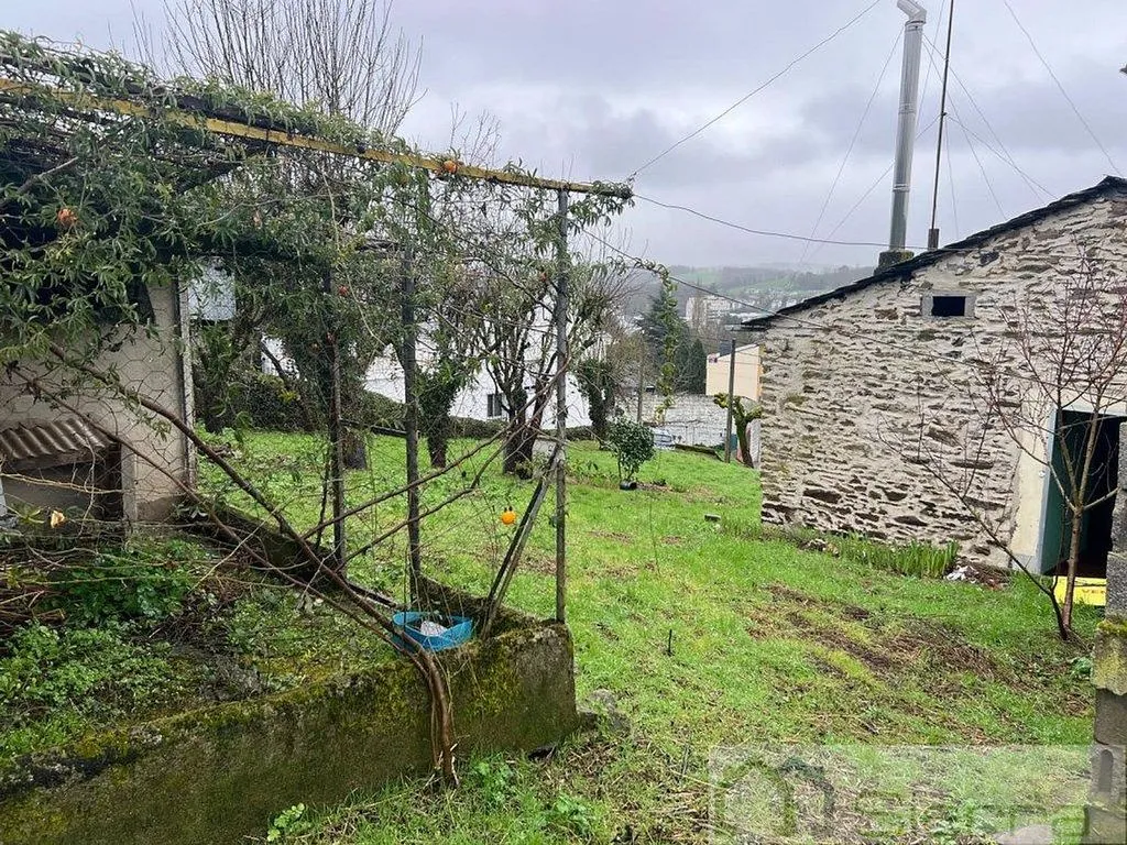 Aed - Chalet for Renovation with Urban Plot in Sarria
