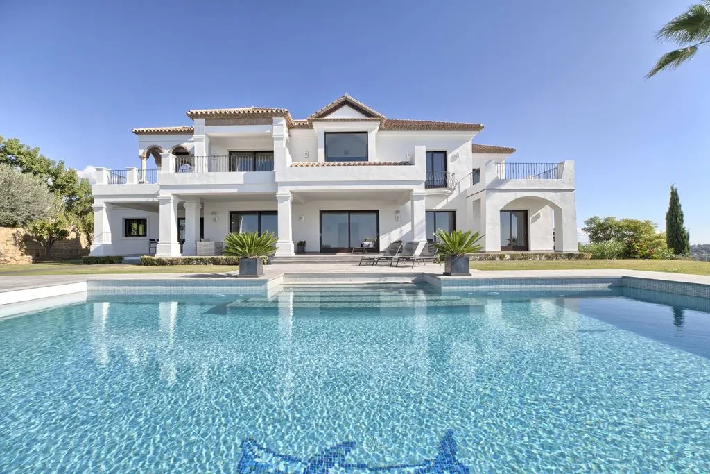 Piscine - Luxury Villa with Private Pool in Benahavís