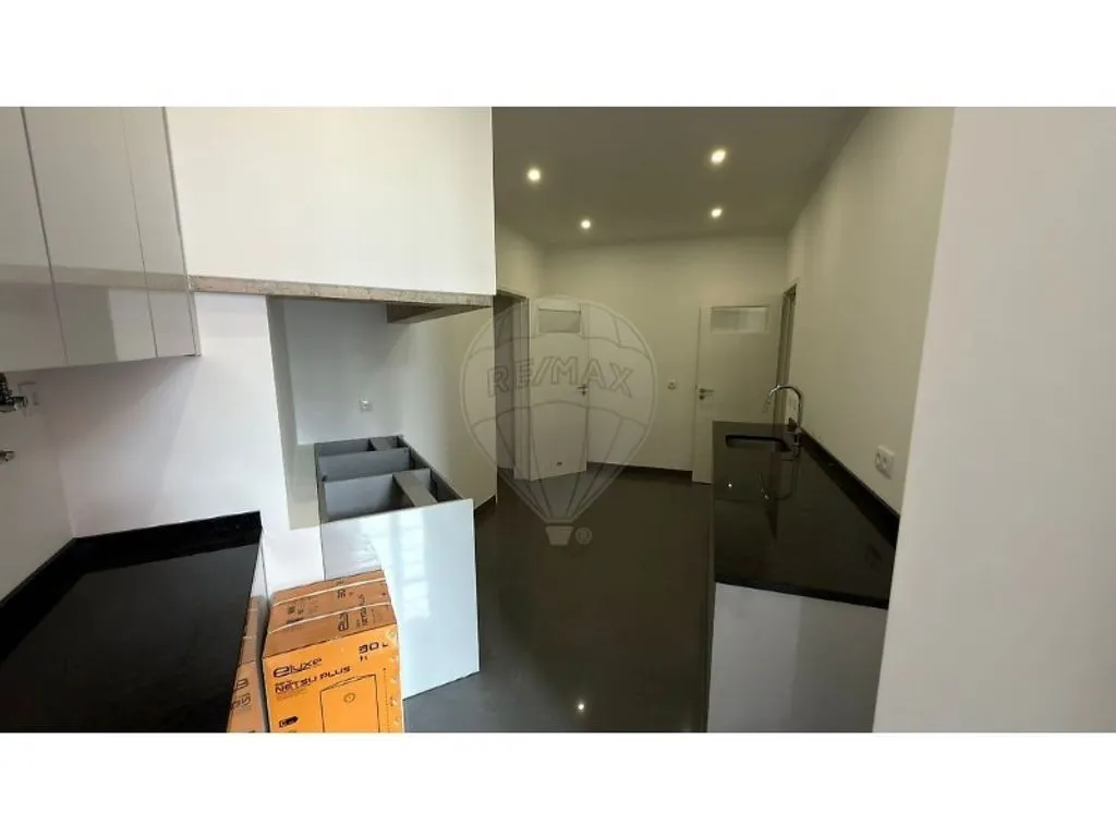 Cuisine - Refurbished Office Space in Lisbon City Centre