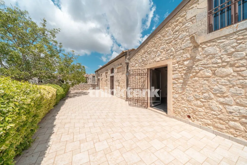 Aed - Rustic Villa with Pool in Ragusa