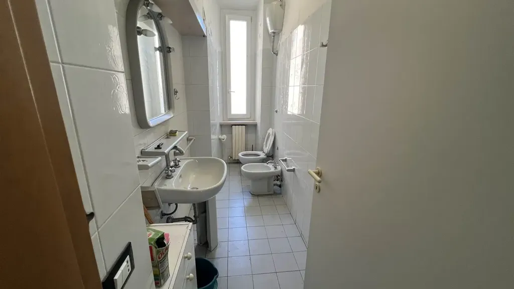 Salles de bain - Three-Bedroom Apartment in Ancona