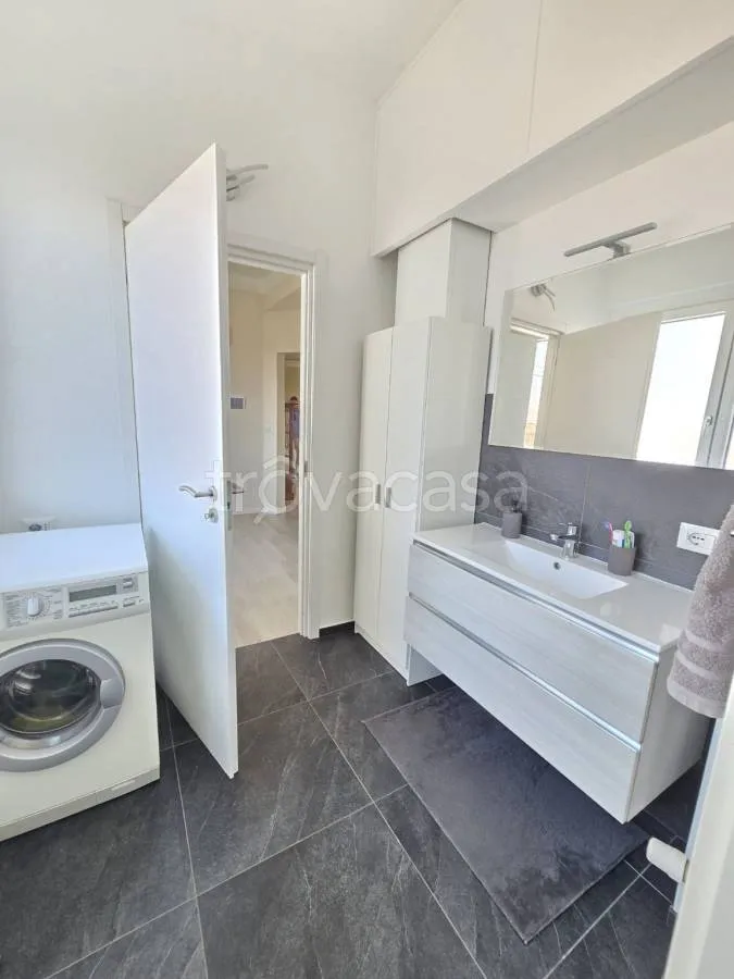 Bagni - Appartamento ristrutturato con terrazza a Galliate