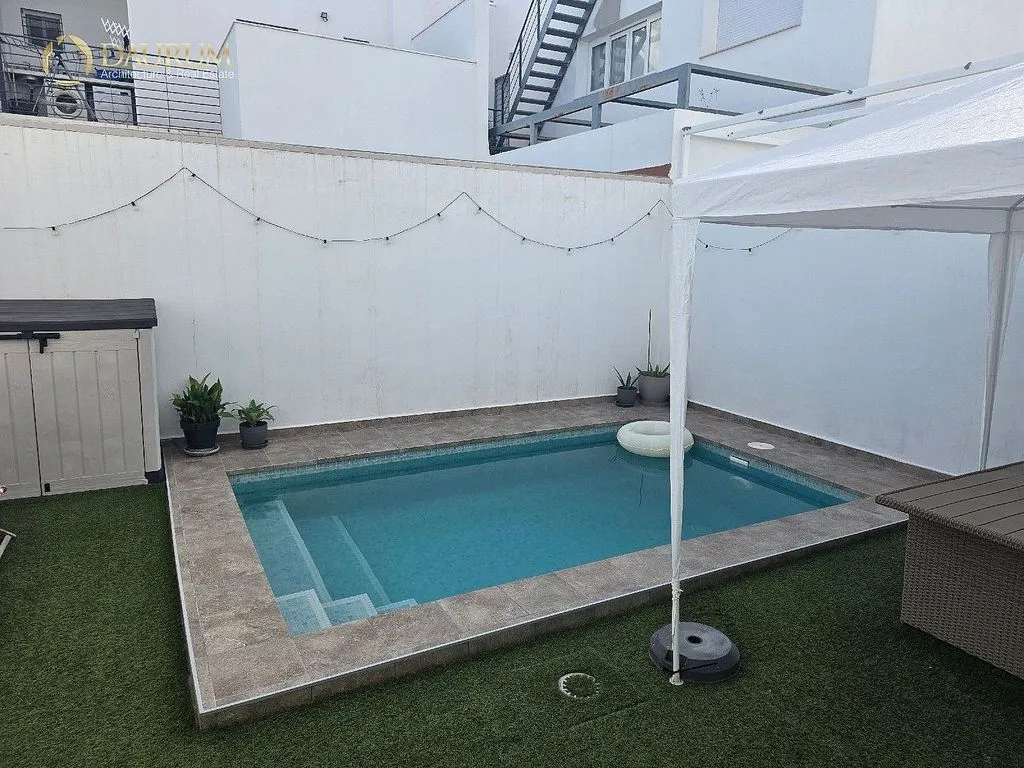Piscine - Semi-new Terraced House with Pool in La Rinconada