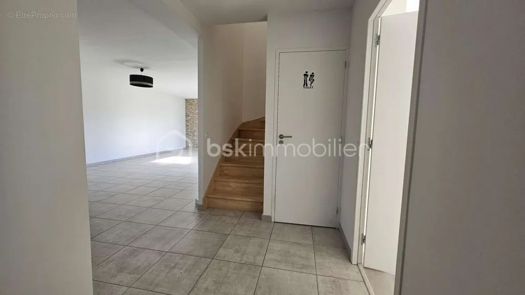 Entrée - Maison Moderne avec Terrasse à Saint-Urbain