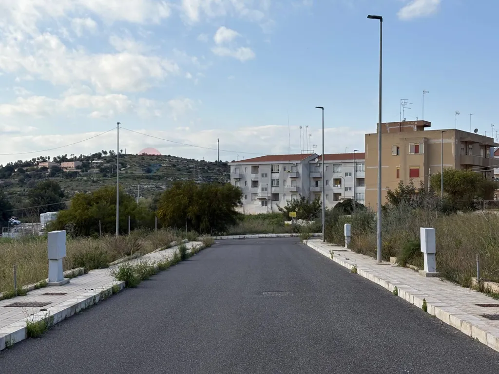 Giardino - Buildable Land with Urban Amenities in Ispica