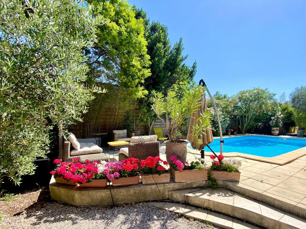 Piscina - Luxury Villa with Pool in Vendargues