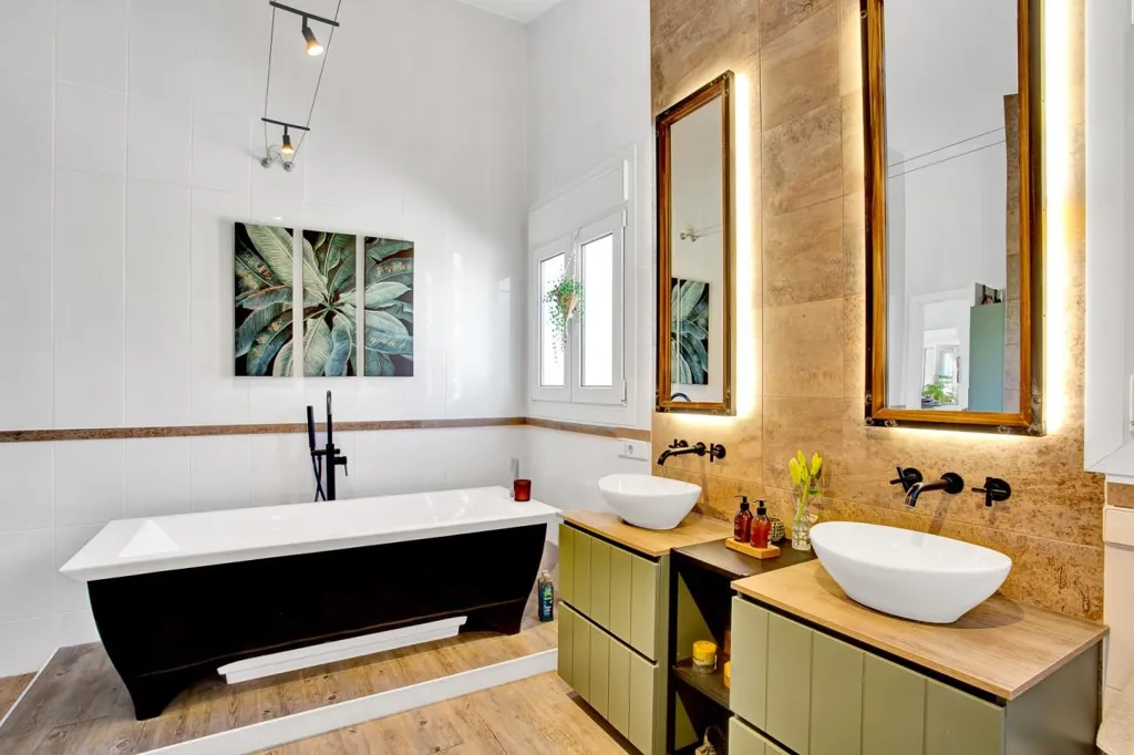 Salles de bain - Detached Villa with Pool in Marbella's Casco Antiguo