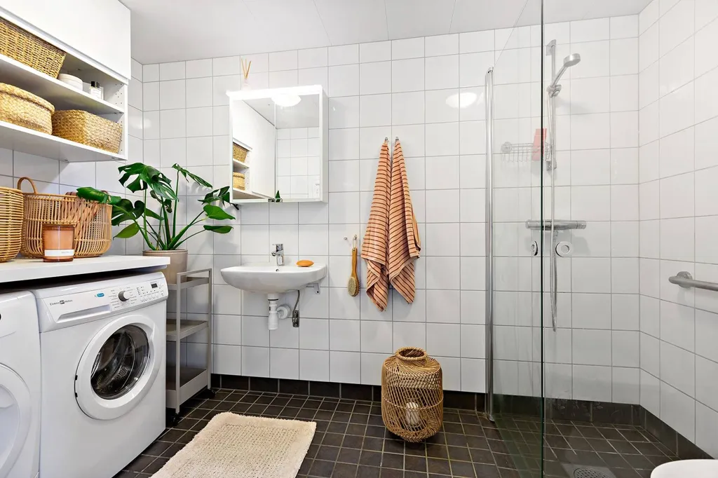Salles de bain - Modern Flat with Balcony in Svedala