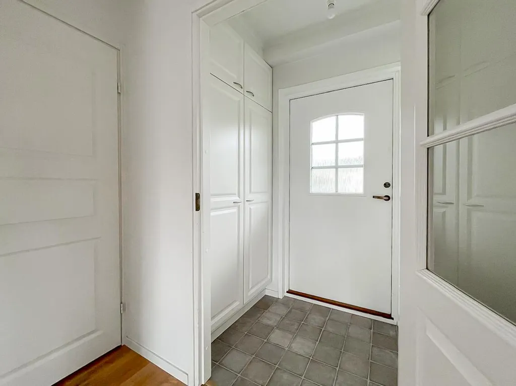 hallway_entrance