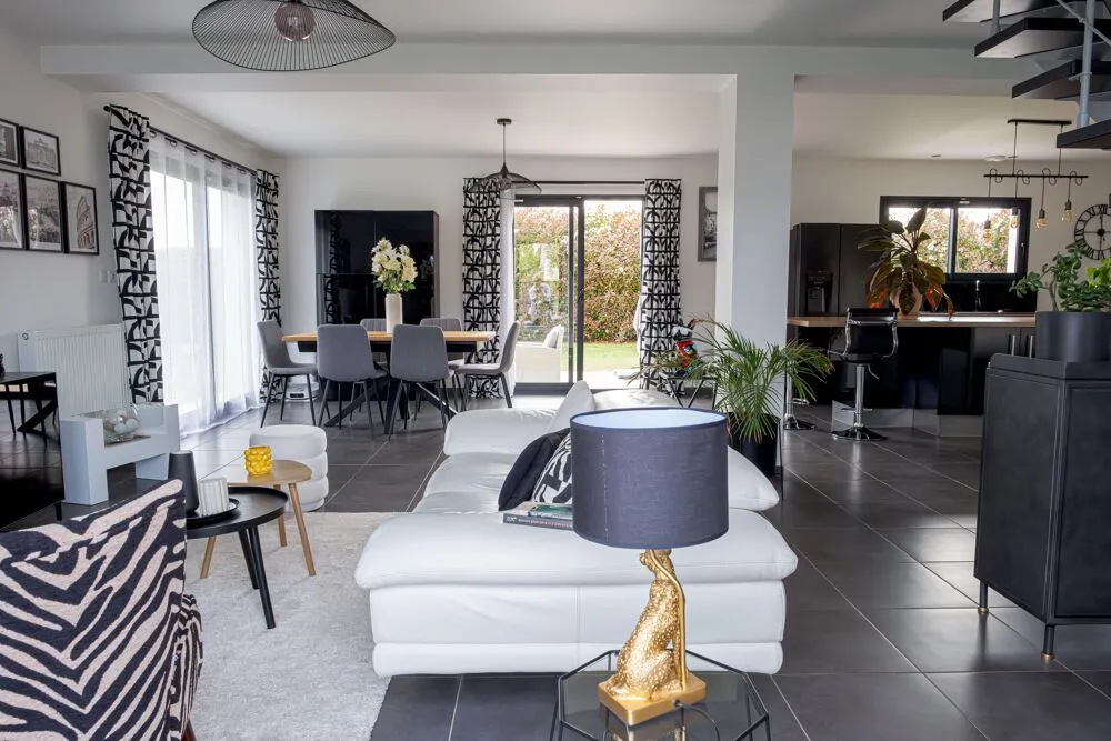 Living Room - Contemporary House with Garden in Pîtres