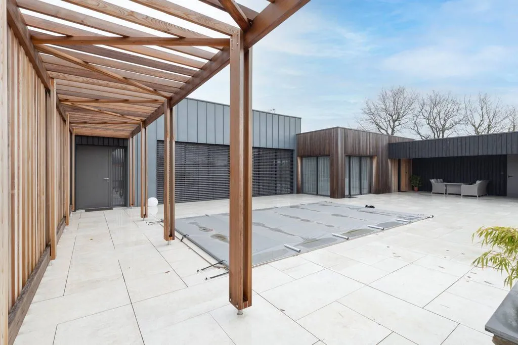 Terrass - Architect-Designed Villa with Pool in Aizenay