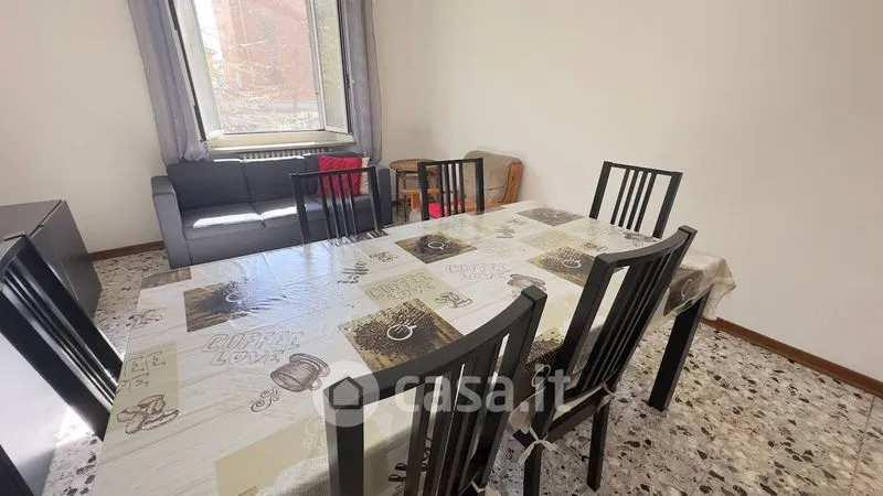 Salle à manger - Four-Bedroom Apartment with High Ceilings in Parma