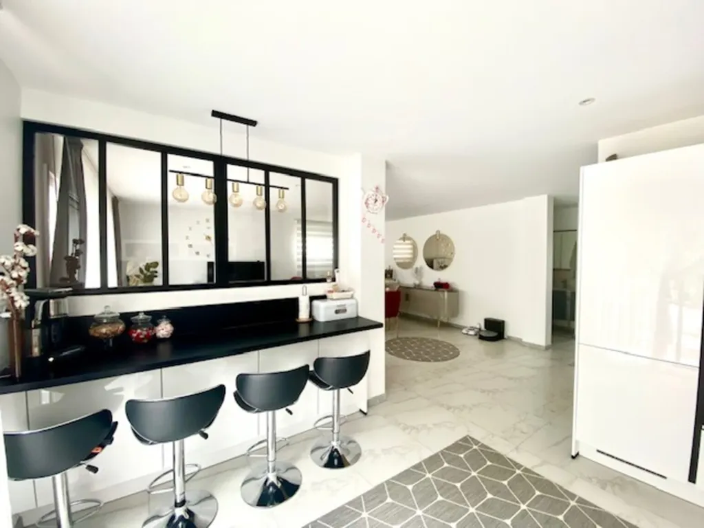 Cuisine - Maison de 7 Pièces avec Terrasse au Calme à Monterblanc