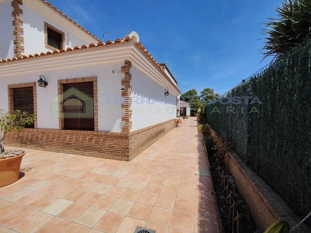 Jardin - Chalet with Pool and Terraces in Lepe
