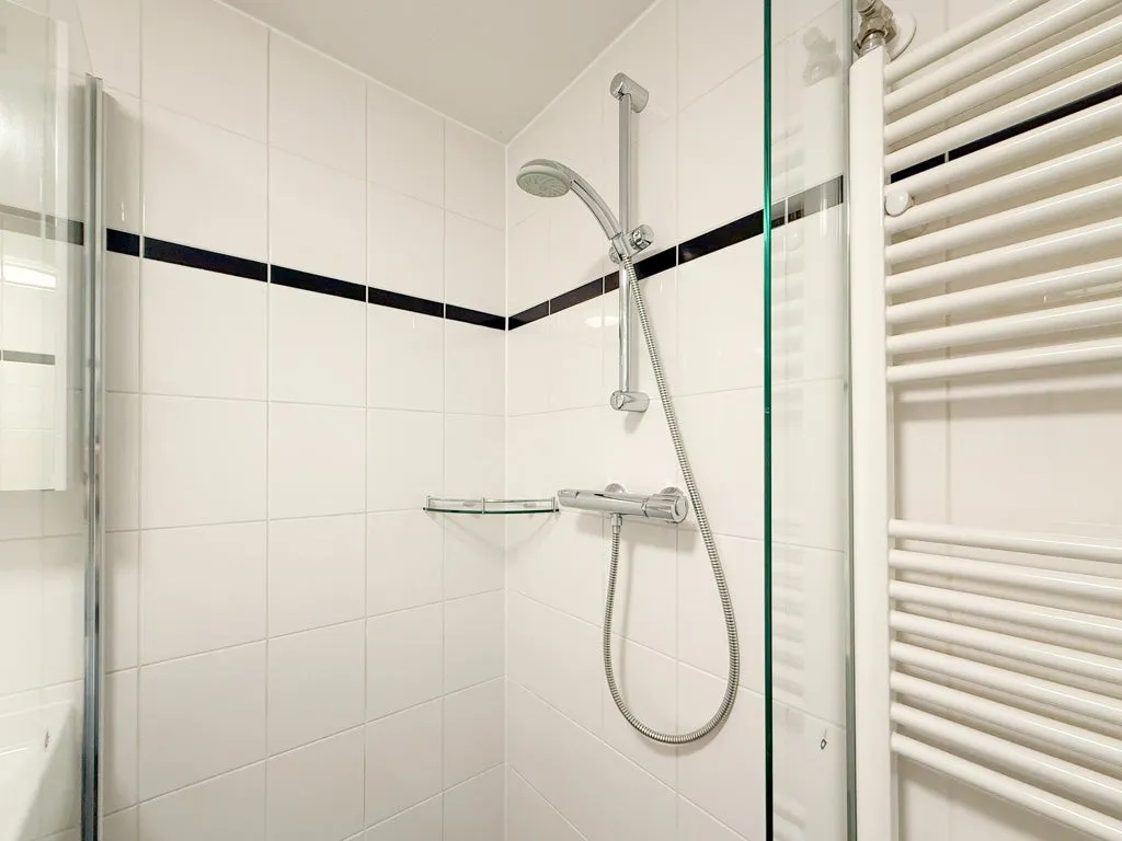 Salles de bain - Light 3-Bedroom Apartment in Central Amsterdam