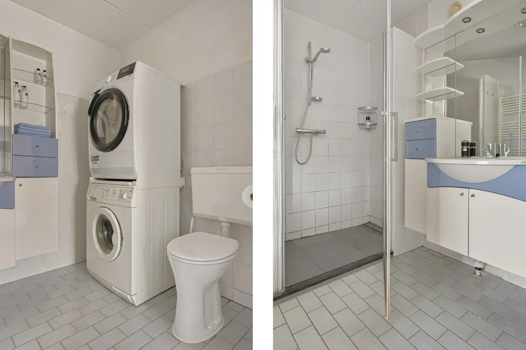 Bathrooms - 4-room house in Assen