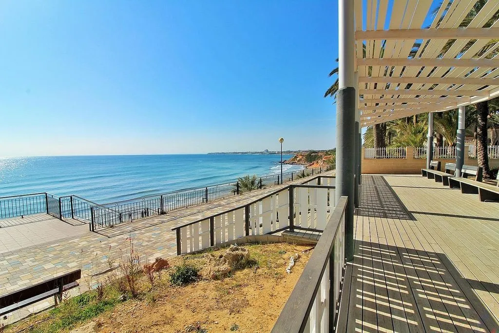 Terrazza - Modern Apartment with Pool in Punta Prima